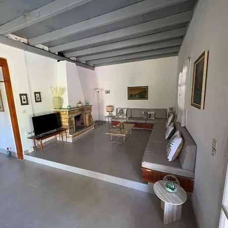 Вилла Charming Seaside House Molos (Corfu)